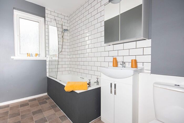 2 Bedroom Flat To Rent In Oldcroft Place, Aberdeen, AB16