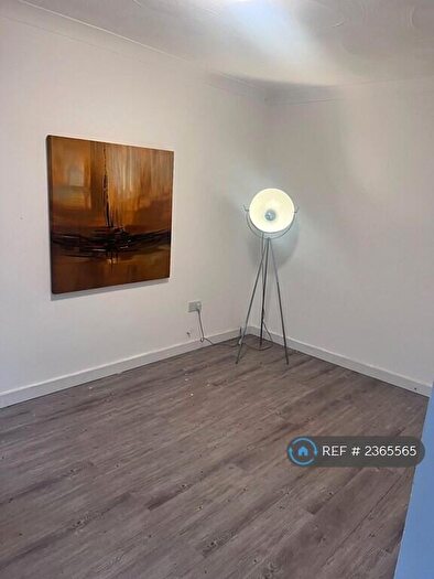 6 Bedroom Semi-Detached House To Rent In Dunster Crescent, Hornchurch, RM11