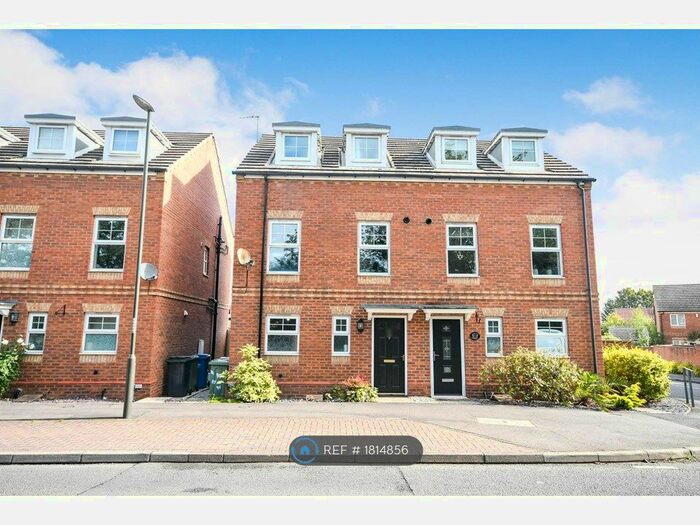 3 Bedroom Semi-Detached House To Rent In Inkersall Green Road, Inkersall, Chesterfield, S43