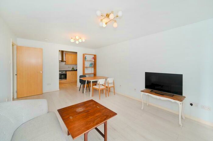 2 Bedroom Apartment To Rent In Berglen Court Limehouse London, E14