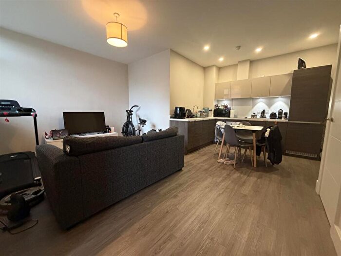 1 Bedroom Flat To Rent In Dawsons Square, Pudsey, LS28