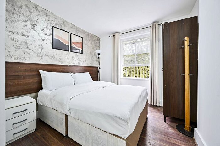 1 Bedroom Flat To Rent In Knaresborough Place, Earls Court, London, SW5