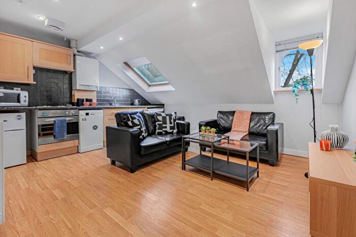 1 Bedroom Flat To Rent In Hyde Terrace, Leeds, LS2