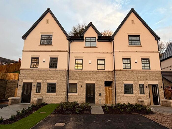 4 Bedroom Semi-Detached House For Sale In , The Place, Roundhay, LS8