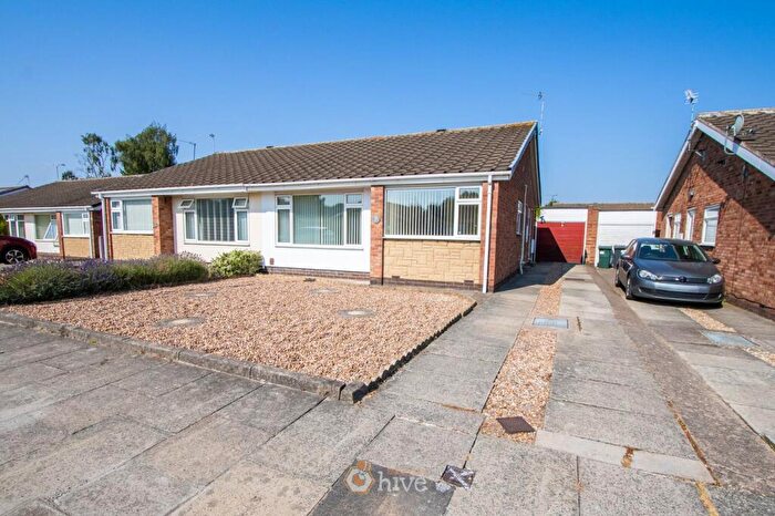 2 Bedroom Semi-Detached Bungalow For Sale In Lindrick Close, Bessacarr, Doncaster, DN4