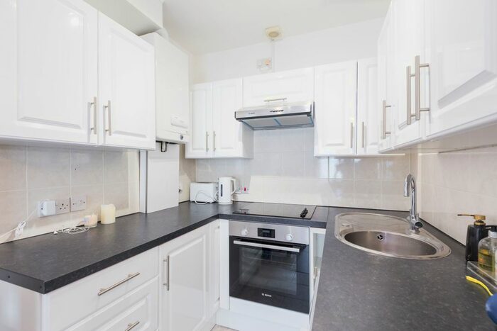 1 Bedroom Flat To Rent In Queen's Gate Terrace, London, SW7