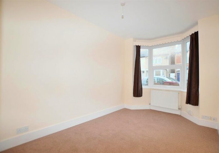 1 Bedroom Flat To Rent In Elm Park Road, Reading, RG30