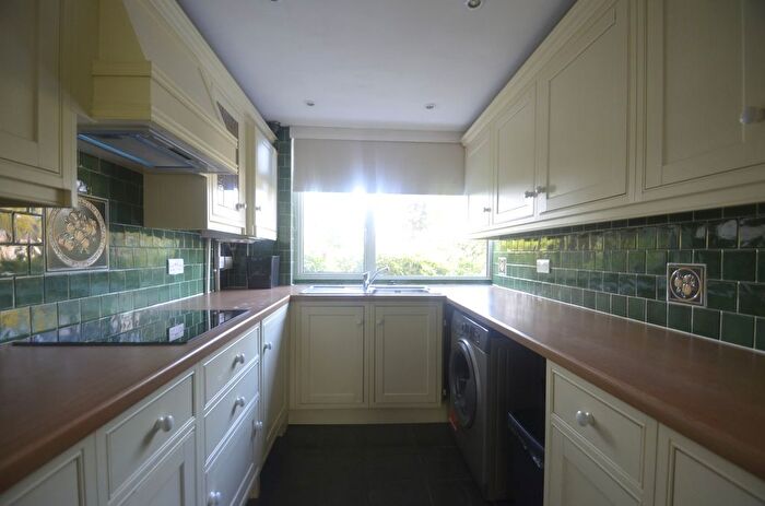 2 Bedroom Flat To Rent In Fordbridge Road, Ashford, TW15