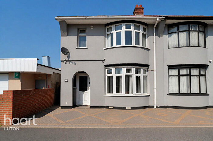 4 Bedroom Semi Detached House For Sale In Austin Road, Luton, LU3