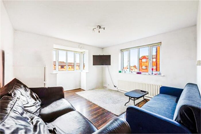 2 Bedroom Flat For Sale In Burnham Gardens, CR0