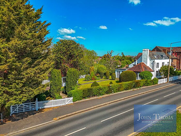 3 Bedroom Semi-Detached House For Sale In High Road, Chigwell, IG7