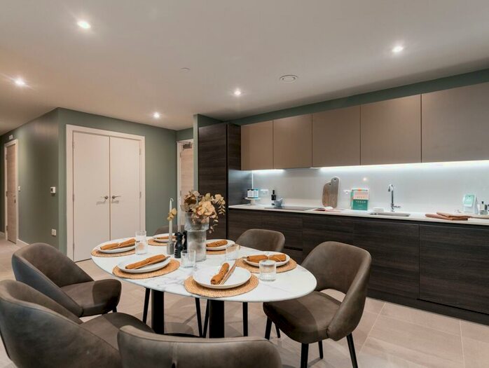 3 Bedroom Apartment To Rent In New York Square, Quarry Hill Leeds, LS2