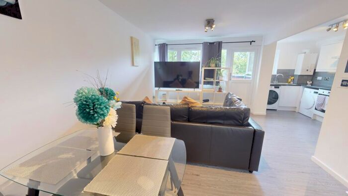 2 Bedroom Flat To Rent In Carter Gate, Nottingham, NG1