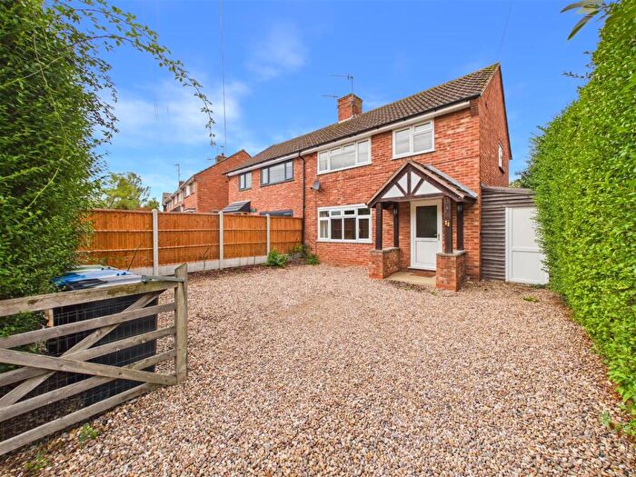 3 Bedroom Semi-Detached House For Sale In South Green Drive, Stratford-Upon-Avon, CV37