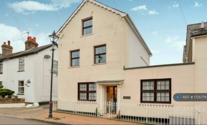 2 Bedroom Maisonette To Rent In Swanley Village Road, Swanley, BR8