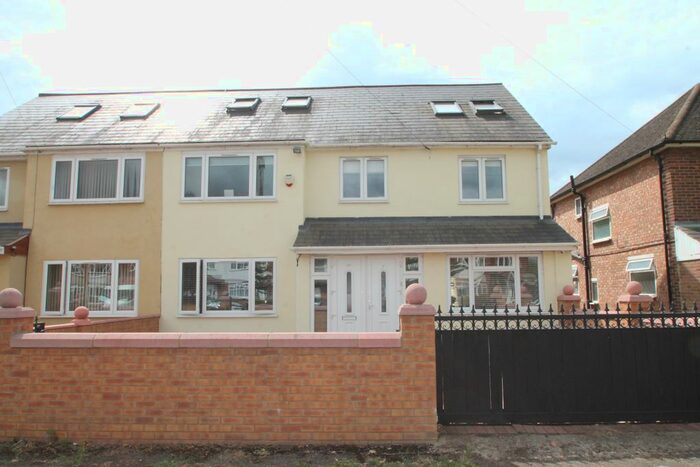 5 Bedroom Semi-Detached House To Rent In Fairway Avenue, West Drayton, UB7