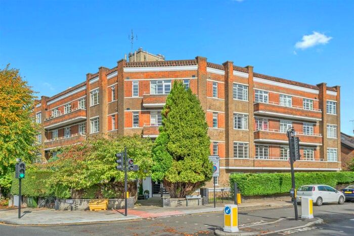 2 Bedroom Flat To Rent In North Hill, Highgate, N6
