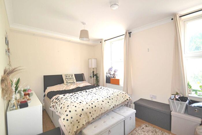 1 Bedroom Flat To Rent In Stains Road, Hounslow, TW3