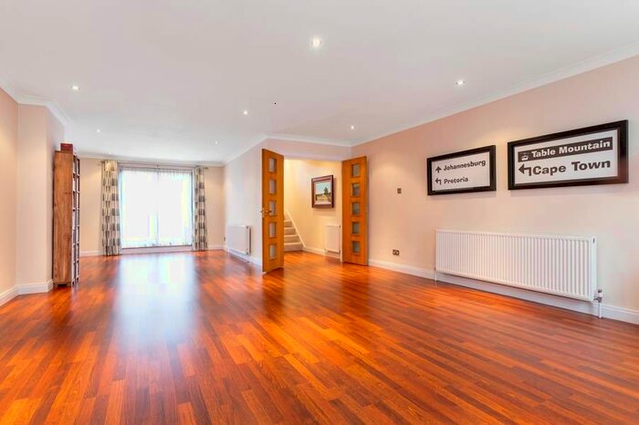 4 Bedroom Property To Rent In Windsor Way, Brook Green, London W14