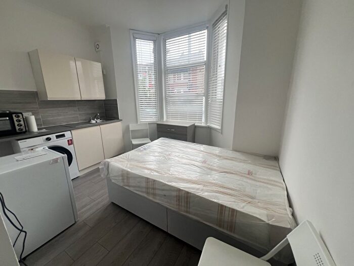 Studio To Rent In La Rose Lane, London, N15