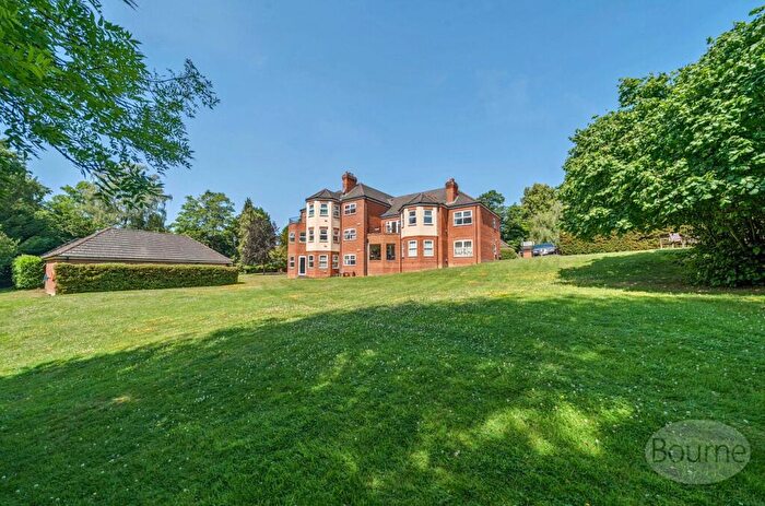 2 Bedroom Apartment For Sale In Hale Place, Farnham, Surrey, GU9