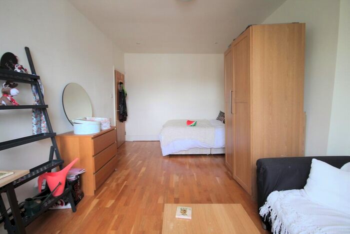 4 Bedroom Flat To Rent In St Augustines Road, Camden, NW1