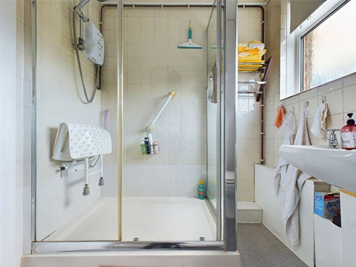 2 Bedroom Flat For Sale In Chase Cross Road, Romford, RM5