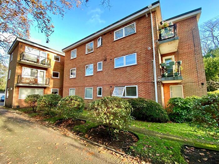 2 Bedroom Apartment To Rent In Queens Court, Richmond Park Road, BH8