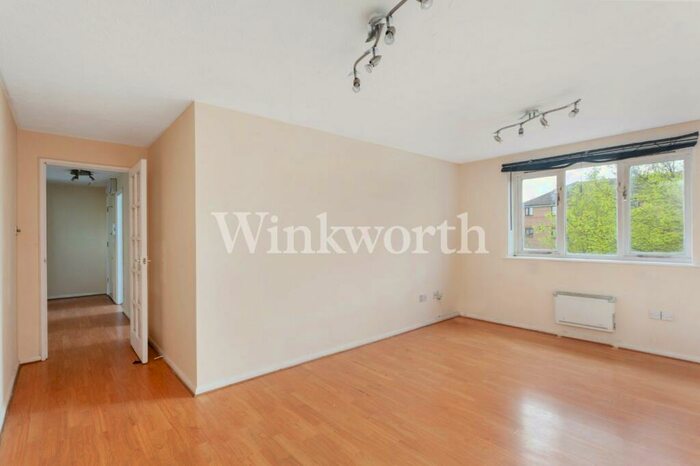 2 Bedroom Apartment To Rent In Cherry Blossom Close, London, N13