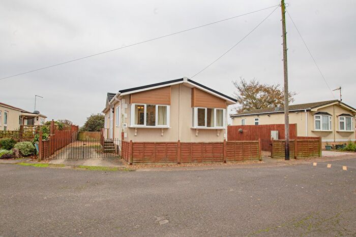 2 Bedroom Mobile/park Home For Sale In Pioneer Caravan Site, Eye, Peterborough, PE6