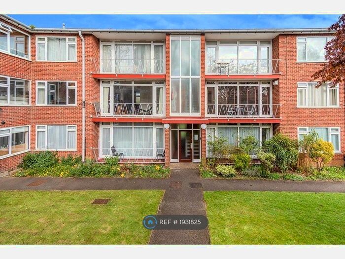 2 Bedroom Flat To Rent In Devonshire House, Sutton, SM2