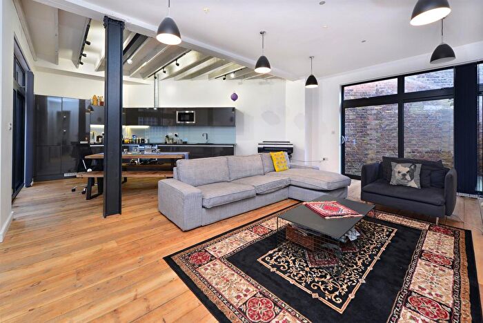 2 Bedroom Flat To Rent In City Garden Row, Islington, London, N1