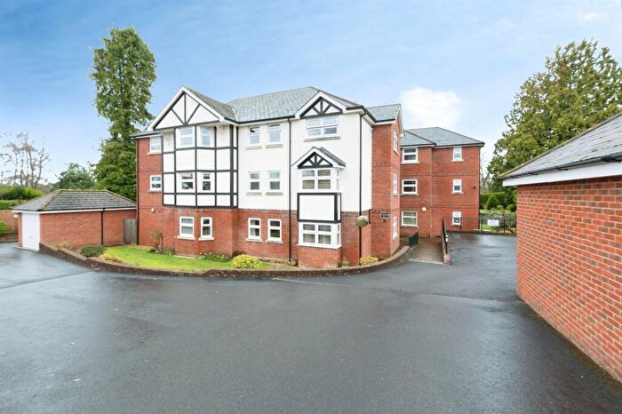 2 Bedroom Flat For Sale In Dewlands Way, Verwood, BH31