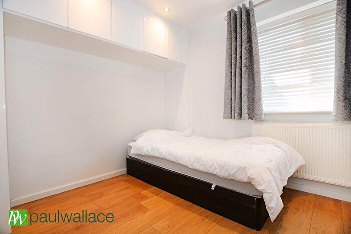 2 Bedroom Bungalow For Sale In Flamstead End Road, West Cheshunt, EN8