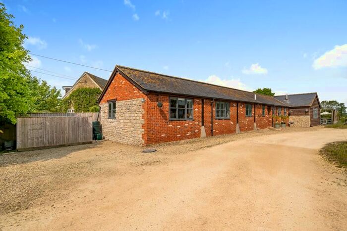 3 Bedroom Barn Conversion For Sale In Marsh Gibbon, Buckinghamshire, OX27
