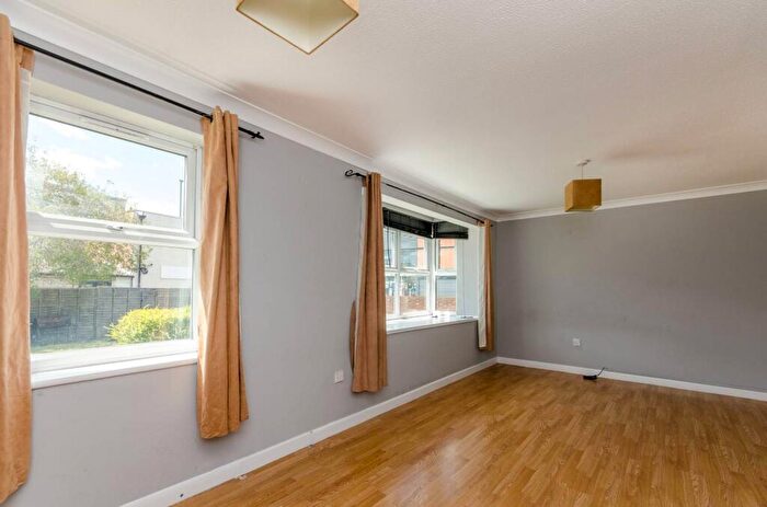 2 Bedroom Flat To Rent In Josephs Road, Guildford, GU1