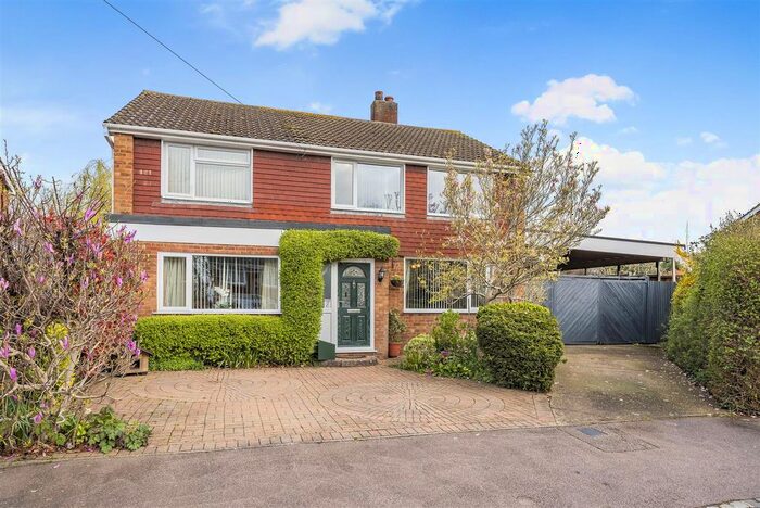 5 Bedroom Detached House For Sale In Becher Close, Renhold, Bedford, MK41