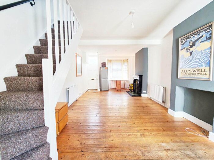 2 Bedroom End Of Terrace House To Rent In Vernon Road, Stratford, Newham, London, E15
