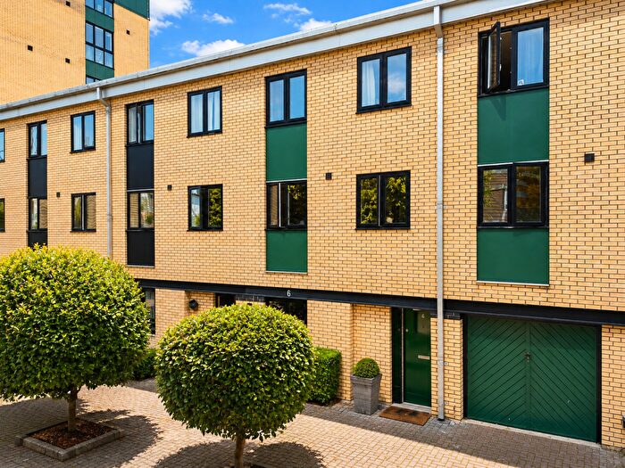 4 Bedroom Town House For Sale In Old Bellgate Place, Canary Wharf, E14