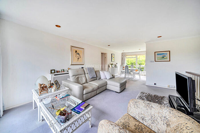 2 Bedroom Apartment For Sale In Heath View, East Finchley / Hampstead Garden Suburb Borders, N2