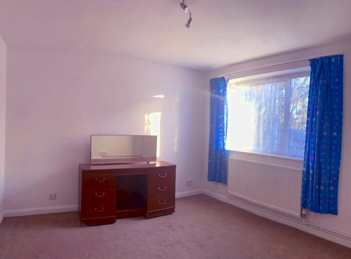 2 Bedroom Flat To Rent In Compton Road, Hayes UB3