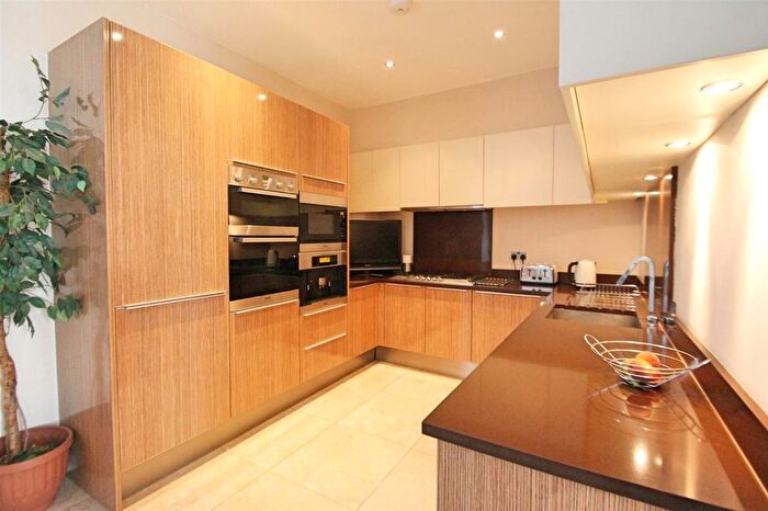 2 Bedroom Flat To Rent In Royal Connaught Drive, Bushey, WD23