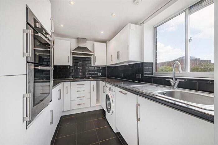 2 Bedroom Apartment To Rent In Homefield Park, Sutton, SM1