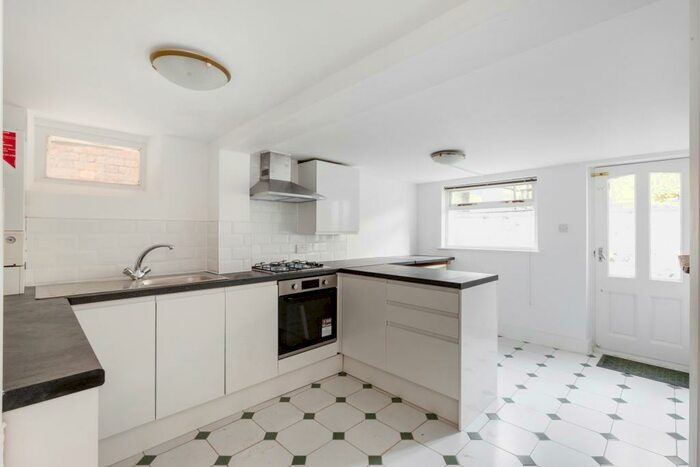 1 Bedroom Flat To Rent In Elm Grove, SE15