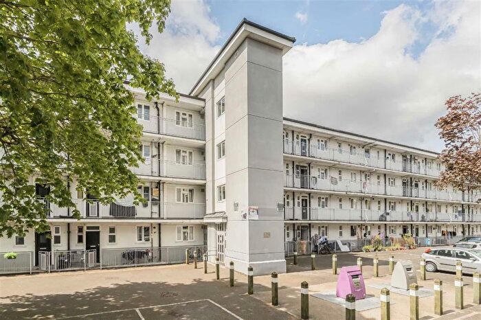 3 Bedroom Flat For Sale In Old Bethnal Green Road, Bethnal Green, E2