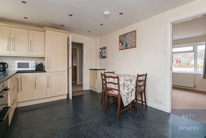 2 Bedroom Bungalow For Sale In Solar Crescent, Exeter, EX4