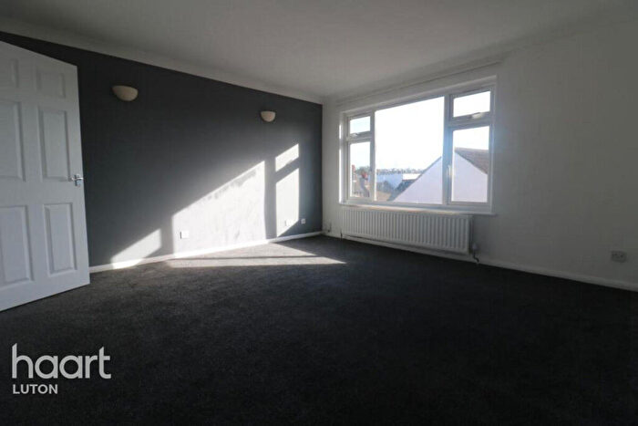 1 Bedroom Apartment To Rent In The Larches, Luton, LU2