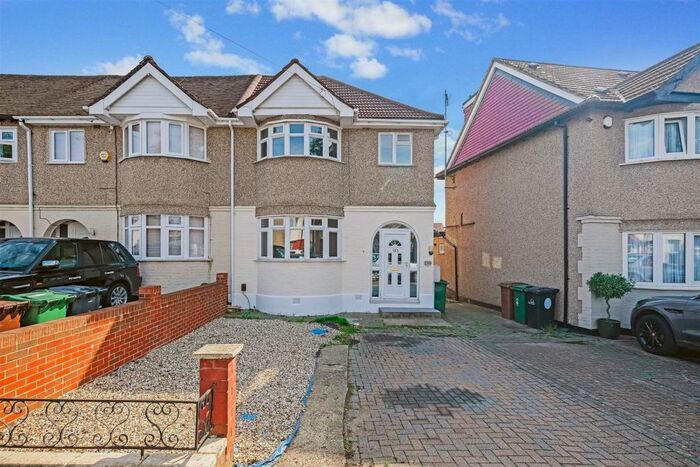 4 Bedroom Semi-Detached House To Rent In New Road, Chingford, E4