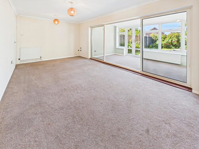 3 Bedroom Terraced House For Sale In West Street, Tadley, RG26