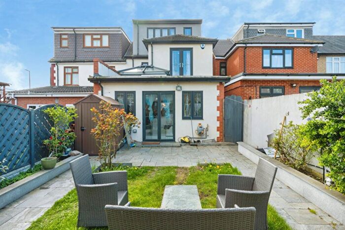 5 Bedroom Semi Detached House For Sale In Biscot Road, Luton, LU3